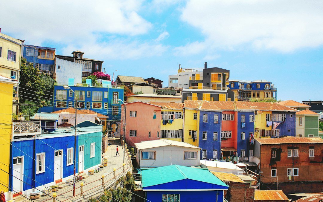 valparaiso colorful houses